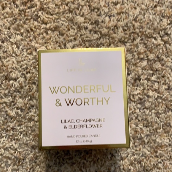 Life in Lilac candle in Worthy and Wonderful scent - Picture 3 of 4